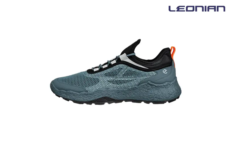 golf shoes with spikes.